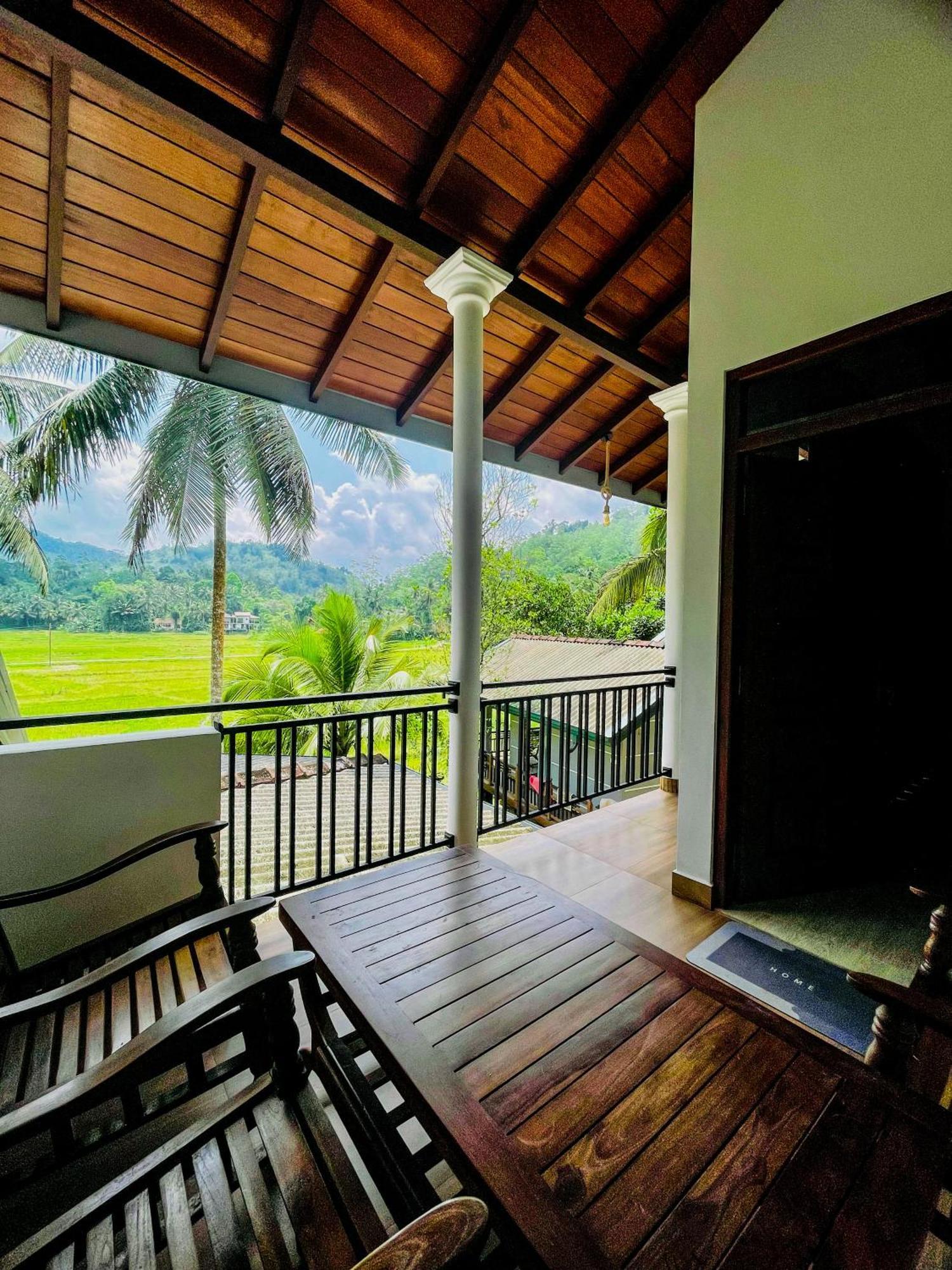 Rainforest Nest Hotel *